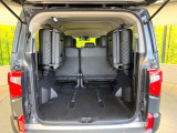 普段のお買い物や通勤、送迎等に十分な荷室スペースを確保しております。セカンドシートを倒すと、大きな荷物の積載も可能です♪