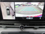 車の真上から見下ろしたような360度視界の良い『アラウンドビューモニター』です♪♪ 苦手な狭い駐車場、暗い所でも確認ができてとっても安心です♪♪