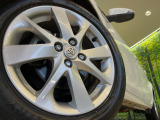 【純正16インチアルミホイール】外観にマッチした純正アルミホイールを装着しております。各種社外アルミホイールや、スタッドレスタイヤも取扱いしております。是非ご相談ください♪