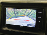 【バックカメラ】駐車時に後方がリアルタイム映像で確認できます。大型商業施設や立体駐車場での駐車時や、夜間のバック時に大活躍!運転スキルに関わらず、今や必須となった装備のひとつです!