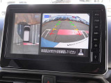 アラウンドビューM搭載!9インチ大型ディスプレイオーディオに、真上から見下ろしているかのような映像を見ながら安全に駐車できます。さらに人や自転車など周囲に動くものがあると表示とブザーでお知らせします。