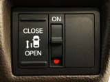 【パワースライドドア】助手席側がパワースライドドアになっており、運転席のスイッチやスマートキーでも開閉が可能です!開口部も広いので乗り降りも楽々♪