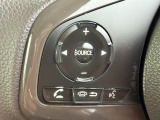 ステアリングの左側にはオーディオコントロールスイッチが装備されています。音量・チャンネル・ソースを操作することができます。手を離すことなく操作できるので、とても安全です。