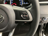 ナビゲーションに視線を移さず、ハンドルから手を離さず、運転に集中したまま手元でオーディオ操作できます♪