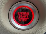 エンジンのスタート/ストップはプッシュボタンで行います。