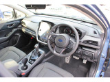 クロストレックは車高の高さから生まれる視界の良さだけでなく左右に広がる広い視界や斜め前方を確認しやすい三角窓、車幅確認を行いやすいボンネット形状などスバル独自の視界の良さで運転しやすい!
