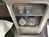 運転席・助手席にはシートヒーター機能が付いています。寒い日の心強い味方です♪