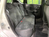 後部座席も気になるようなキズ・汚れやへたり等、大きなダメージはなく、良好な状態です。