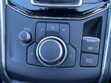 【 電子パーキング 】スイッチ操作だけで、駐車時に必要なすべての操作を自動で制御する先進の自動駐車機能です。
