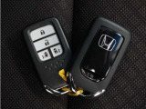 ◆スマートキー◆カギをバッグやポケットに入れたままでもドアロックの開閉ができる『スマートキー』付き!雨天や暗くなってもカギを取り出す必要がなくドアの開錠&エンジンも始動できます