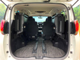 後席を格納すると、これだけの広さが!シーンに合わせたシートアレンジで、大きな荷物も積むことが出来ます♪
