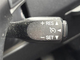 【クルーズコントロール】高速道路や自動車専用道路を走行中にドライバーが設定した速度で、アクセルペダルを踏まなくても、一定の車速で走行してくれます!