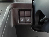 【シートヒーター】運転席と助手席をそれぞれ独立して操作できるため、座る人と室内温度にあわせた快適なシート温度が得られます♪