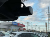日産純正ドライブレコーダーです。前方向けとルームミラーから車室内後方を撮影します。