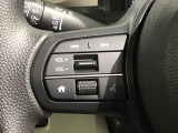 ステアリングにオーディオ操作スイッチが付いています。オーディオ画面に直接タッチしなくても操作が出来ますので、運転に集中できます。