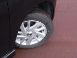155/65R14タイヤ+専用アルミホイールです。スタッドレスタイヤや各種オプションのご注文も承っております♪