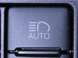 オートマチックハイビームを装備しております。