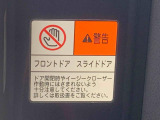 見た目が大事!な外装はぴかっとキレイに磨いており、経年のくすみもよみがえっております。ヘッドライトやドア周辺を磨く際にはマスキングテープを使用して保護しながら丁寧に作業をしております。