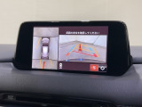 狭い場所での駐車やすれ違いなどでより的確な運転操作に役立つ360&deg;ビューモニターが装備されています。