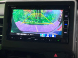 【バックカメラ】駐車時に後方がリアルタイム映像で確認できます。大型商業施設や立体駐車場での駐車時や、夜間のバック時に大活躍!運転スキルに関わらず、今や必須となった装備のひとつです!