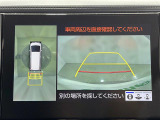 【パノラミックビューモニター】クルマを真上から見下ろした視点で駐車をサポートします!クルマの斜め後ろや真横など、いち早く障害物に気が付くことができます。