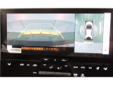 車両を上から見たような映像をナビ画面に表示するパノラミックビューモニターが付いています。