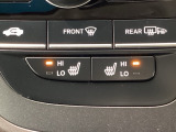 運転席と助手席にシートヒーターが付いています☆寒い時期に腰周りを温めてくれるので体全体が温まりやすいのは勿論、暖房と違い顔に風が当たらないので、乾燥肌やドライアイの方でも大丈夫☆