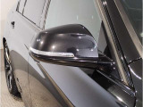 BMWのミラーは車種によって異なりますがレーンチェンジウォーニングが装備されております。詳しくは当店スタッフまでお問い合わせくださいませ。
