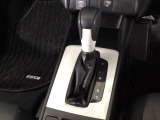 オートマチックシフトレバーは、手になじみ操作しやすい形状で安全運転にもつながります♪