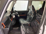 フロントシートです。ゆったり運転ができます。長距離ドライブもラクラク♪♪