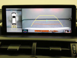 【10.3インチナビ】10.3インチと大画面のナビを装備しています。パノラミックビューモニター付きで、どなたでも楽に駐車しやすくなります。