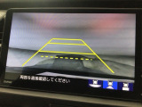 【バックカメラ】運転が苦手な方も車庫入れラクラクです!ギアをリバースに入れれば自動的に切り換わりますので、面倒な操作は不要です♪狭い駐車場もお車を傷つけず安心ですね!