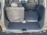 リヤシートは5:5分割で倒せます。リヤシートを前方に倒せば、大きな荷物も載せられます