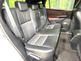 後部座席も気になるようなキズ・汚れやへたり等、大きなダメージはなく、良好な状態です。