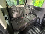 3列目シートはもちろん状態良好☆大人でもゆったりと座って頂けますので、大人数でのお出かけもラクラクです♪ご家族で、気の知れた仲間で、ドライブに行くのが楽しみですね♪