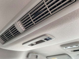 リアシーリングファンも付いておりますので、車内の空気の循環にも役立ちます。