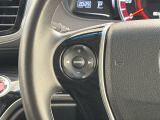 ★オーディオコントロールスイッチ★ステアリングにはオーディオコントロールスイッチが付いていますので、目線を正面から外すことが無く、また、ステアリングから手を離さずにオーディオ操作ができます