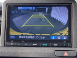 便利な3ビュー切り替え、ガイド線表示付きのバックカメラです。後退時、後方の視界をサポートします