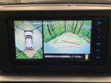 【パノラミックビューモニター】専用のカメラにより、上から見下ろしたような視点で360度クルマの周囲を確認することができます☆死角部分も確認しやすく、狭い場所での切り返しや駐車もスムーズに行えます。