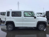 指定工場は別名民間車検場と呼ばれ、陸運支局に代わって車検(検査)を行うことができる工場です。そのため陸運局と同じ検査ラインを自社の工場に持っています。実際の車検の検査を自社で行うことができます。