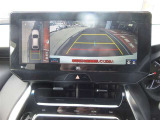 バックガイドモニターで、後方を確認しながら安心して駐車することができます。運転初心者も熟練者も必須の機能ですよ!