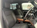 【運転席】室内は座り心地の良いシートとなっており、空間の広さと目線の高さから運転がしやすくなっております。