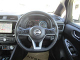 ステアリングスイッチがついています。オーディオの操作が手元でできるので便利で安心ですね♪
