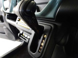 【CVT】無段変速機という意味です。 オートマミッションの中でも、ギヤによる変速をしないので、その分燃費が上がり経済的☆