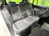 後部座席も気になるようなキズ・汚れやへたり等、大きなダメージはなく、良好な状態です。