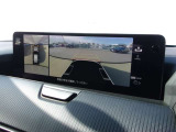【360&deg;ビューモニター】  とても分かりやすい、クルマの上から見下ろしたような映像で、駐車サポートをしてくれます。