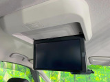 【フリップダウンモニター】大画面モニターで後席でもエンタメをお楽しみいただけます。小さなお子様にも大人気の装備です♪