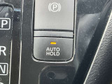 オートブレーキホールド機能は、運転者のブレーキ操作によって停車した際に、自動的にブレーキ力を保持する機能です。