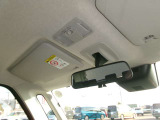 ルームミラー付きですので、後方確認ができます。