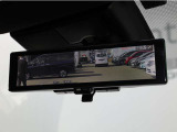 車両後方を映し出します・スマートルームミラー装備です。
